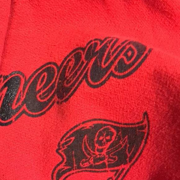 Buccaneers red hooded zipper jacket - Picture 10 of 11